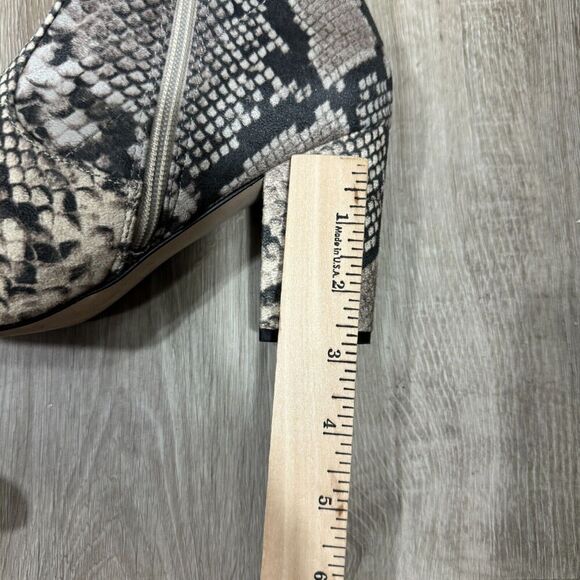 Steve Madden Elroy Ankle Bootie Women's 9 Snakeprint Fabric‎ Block Heel Boots - Picture 11 of 11